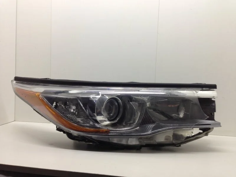 Фара Toyota Highlander 2013-2016 811100E220 3, передняя правая