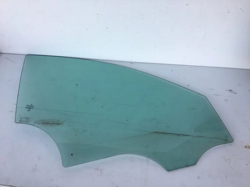 Стекло двери Mercedes-Benz C-klasse 2018-2020 A2057253800 W205, переднее правое