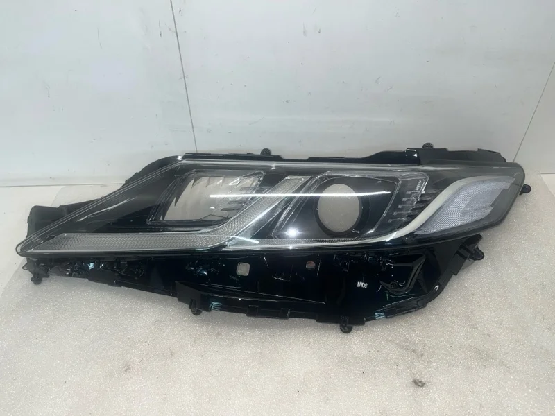 Стекло фары Toyota Camry 2017-2020 8117133D11 XV70, переднее левое