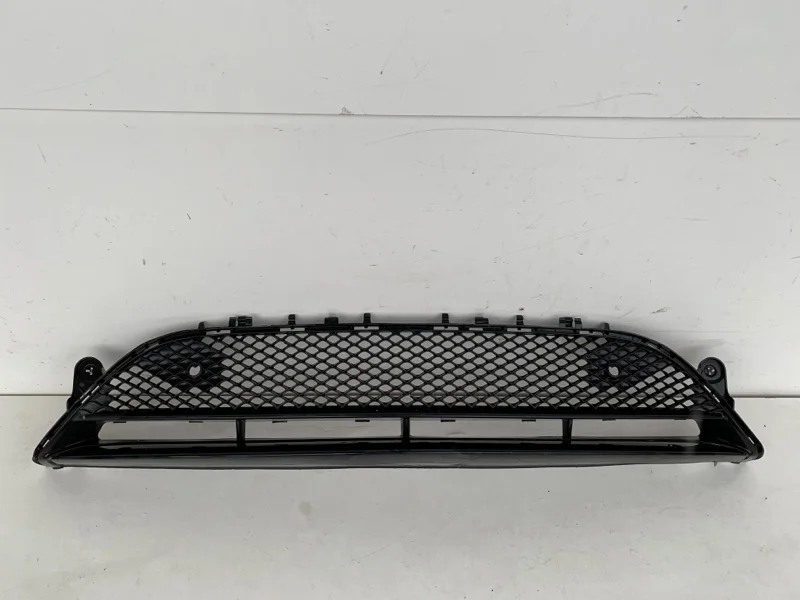 Решётка бампера Mercedes-Benz E-klasse 2016-2020 A2138856900 W213, передняя
