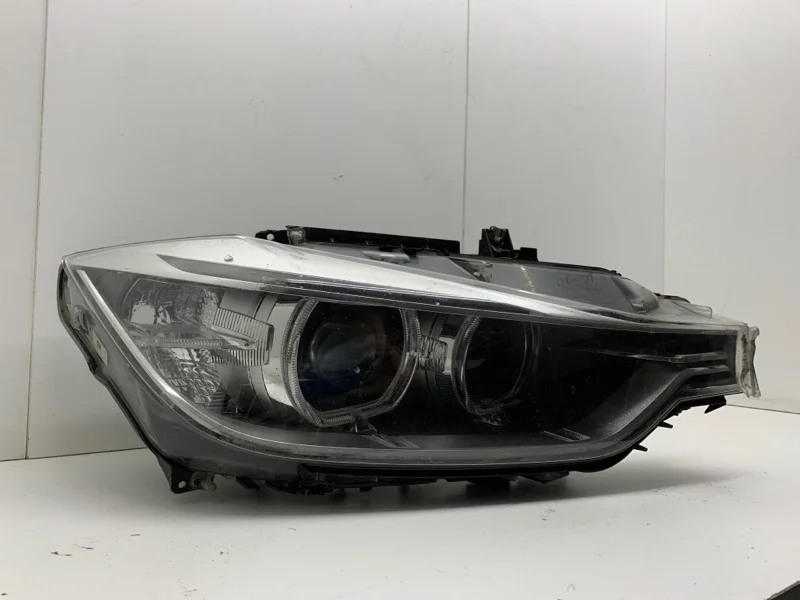 Фара BMW 3 series 2015-2020 63117259526 F30/F31, передняя правая