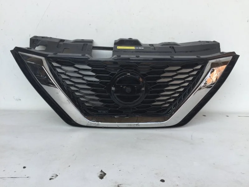 Решётка радиатора Nissan Qashqai 2013-2020 62398HV80A 2, передняя