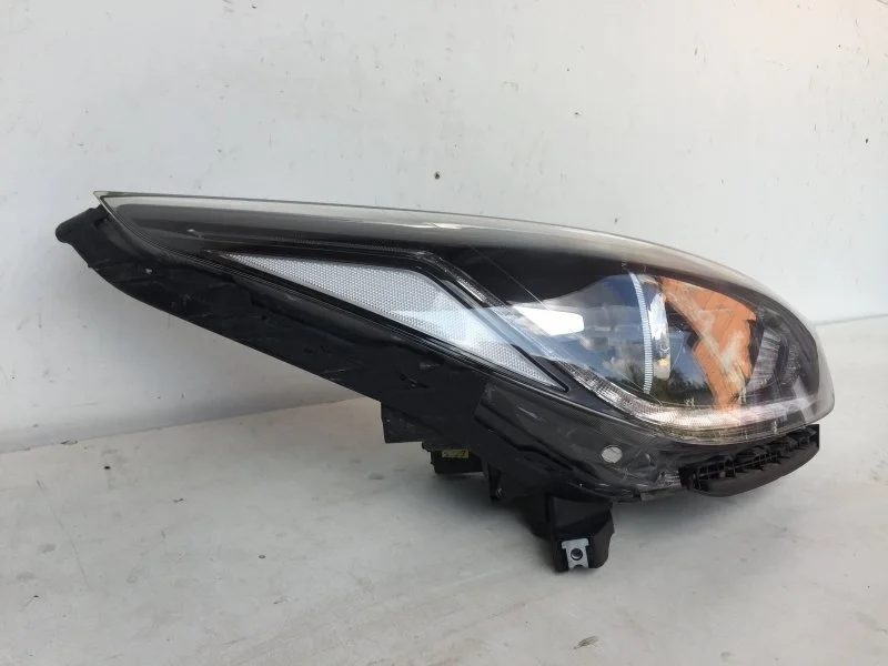 Фара Hyundai Solaris 2017-2020 92102H5100 2, передняя правая