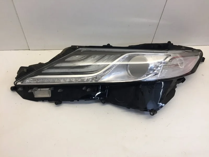 Стекло фары Toyota Camry 2017-2020 8117133D70 XV70, переднее левое