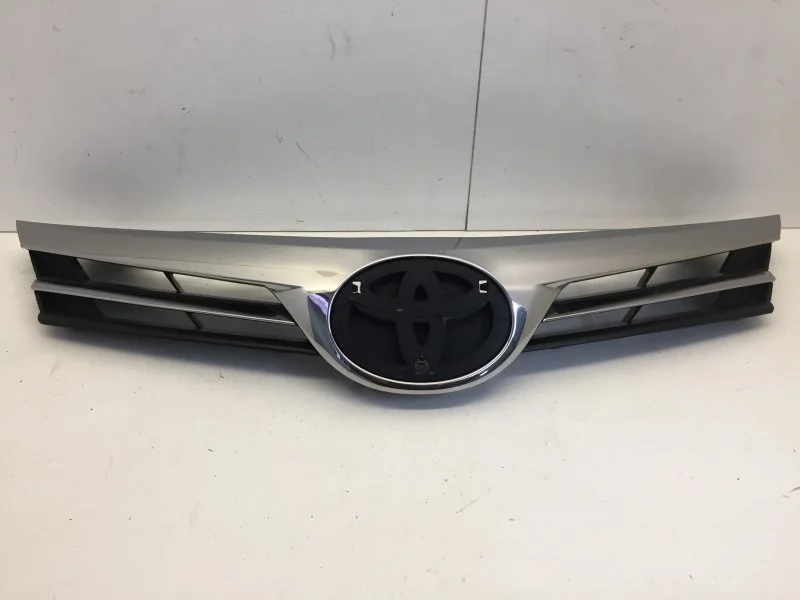 Решётка радиатора Toyota Corolla 2013-2020 5311102A80 E180, передняя