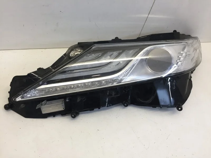 Стекло фары Toyota Camry 2018-2020 8117133D70 XV70, переднее левое