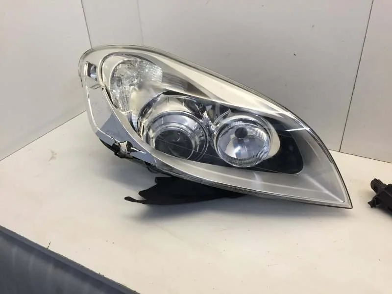 Фара Volvo XC60 2008-2013 31420680 1, передняя правая