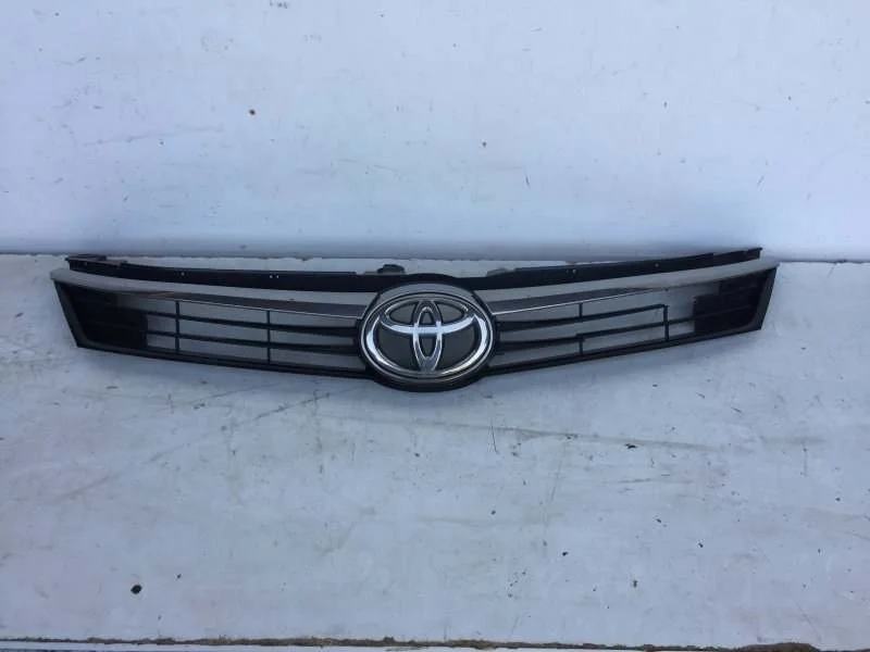 Решётка радиатора Toyota Camry 2014-2018 5310133510 XV50, передняя