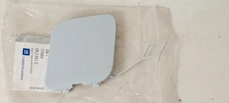 Заглушка буксировочного крюка бампера Opel Astra 2009-2017 20886337 J, задняя