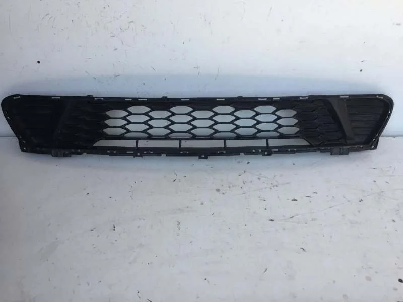Решётка радиатора Kia Ceed 2018-2021 86560J7000 3, передняя