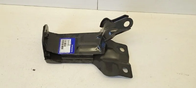 Кронштейн радиатора Volvo XC60 2008-2017 31261931 1, передний левый