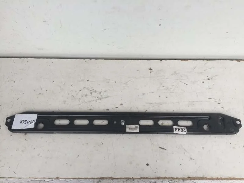 Кронштейн радиатора Volvo XC60 2017-2021 31368100 2, передний