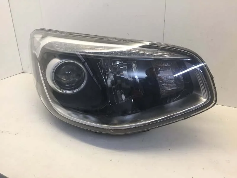 Фара Kia Soul 2014-2017 92102B2740 2, передняя правая