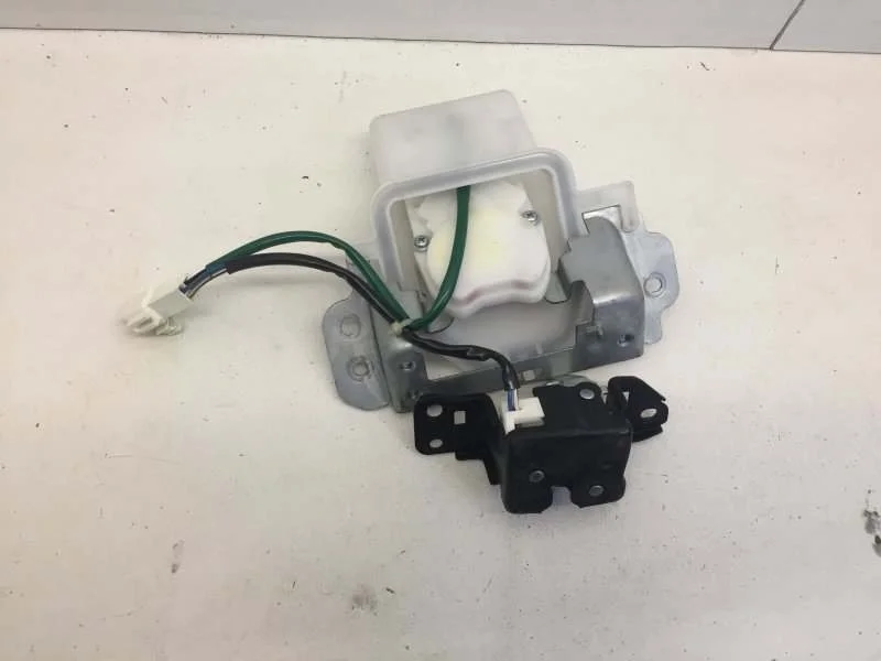 Замок багажника Toyota Land Cruiser Prado 2017-2021 6937060020 150, задний