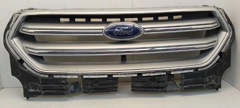 Решётка радиатора Ford Kuga 2012-2019 2058454 2, передняя