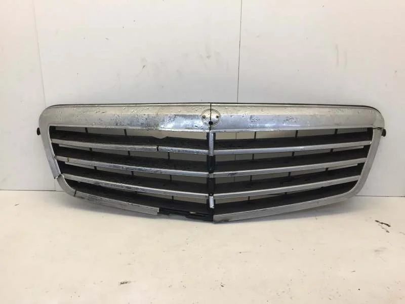 Решётка радиатора Mercedes-Benz C-klasse 2006-2015 A2048801283 W204, передняя