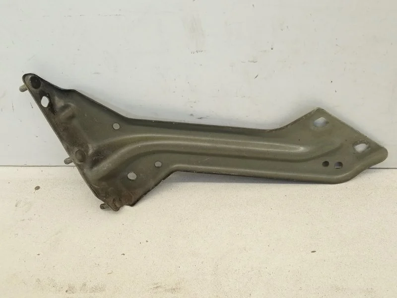 Крепление крыла Audi Q5 2008-2012 8R0821135 1, переднее левое