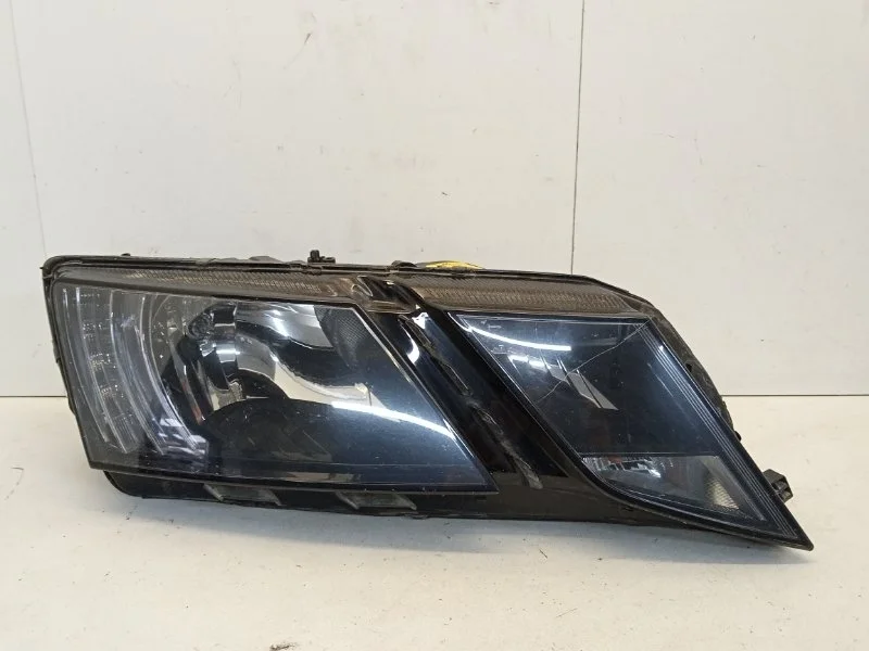 Фара Skoda Octavia 2017-2020 5E1941016C A7, передняя правая