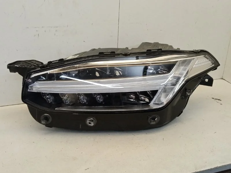 Фара Volvo XC90 2014-2021 31655774 2, передняя левая