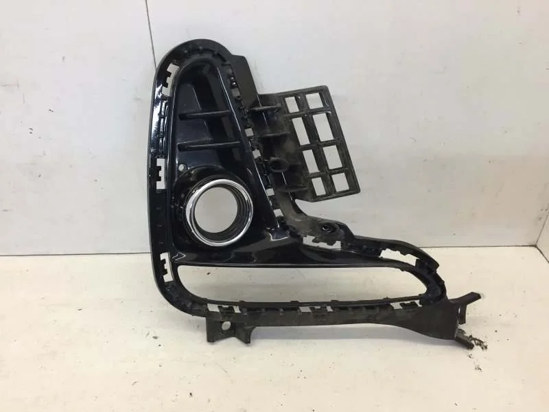 Накладка противотуманной фары Kia Rio 2017-2021 86523H0010 4, передняя левая