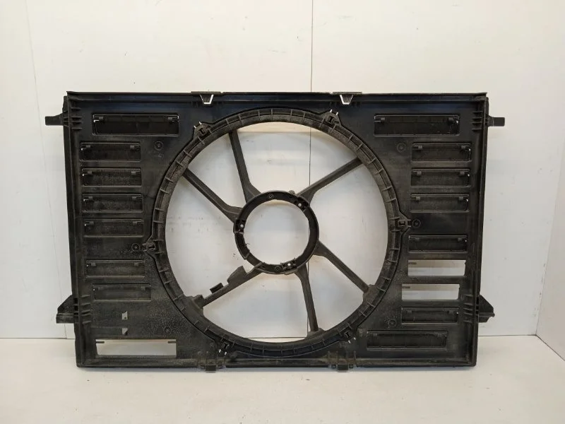 Диффузор вентилятора Audi Q7 2015-2021 8W0121207 2, передний