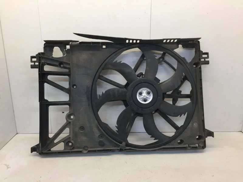 Диффузор с вентилятором Toyota Camry 2017-2020 1638031010 XV70, передний