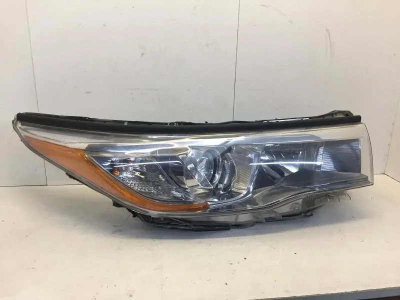 Фара Toyota Highlander 2013-2020 811100E200 3, передняя правая