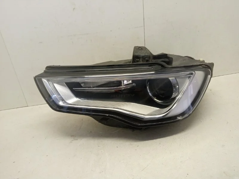 Фара Audi A3 2016-2020 8V0941005C 8V, передняя левая