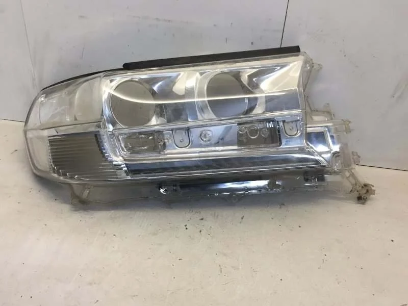 Стекло фары Toyota Land Cruiser 2015-2021 8113160K12 200, переднее правое