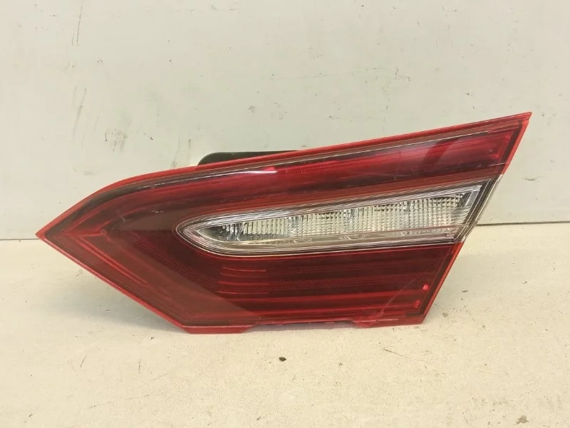 Фонарь в крышку багажника Toyota Camry 2018-2021 8158133210 XV70, задний правый