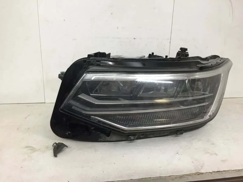 Фара Volkswagen Tiguan 2011-2018 5NB941035C 2, задняя левая