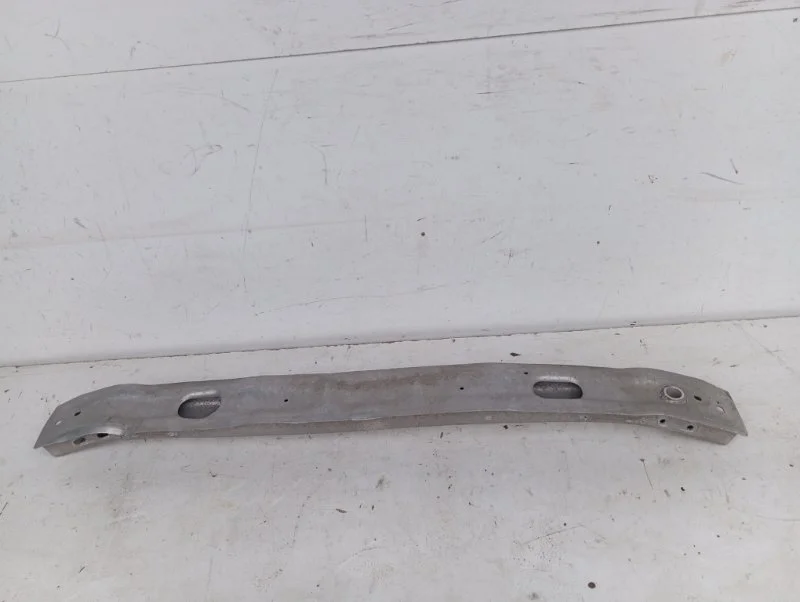 Усилитель бампера Audi A4 2015-2019 8W0807113 B9, передний