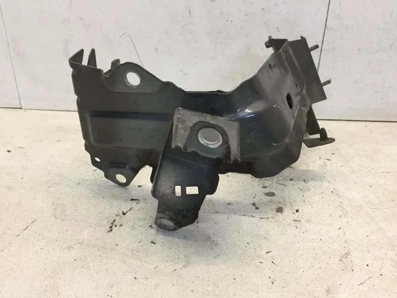 Кронштейн крыла Audi Q7 2015-2022 4M0821131C 2, передний левый