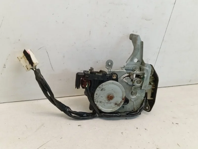 Замок крышки багажника Infiniti QX56 2010-2017 90554AQ000 1, задний