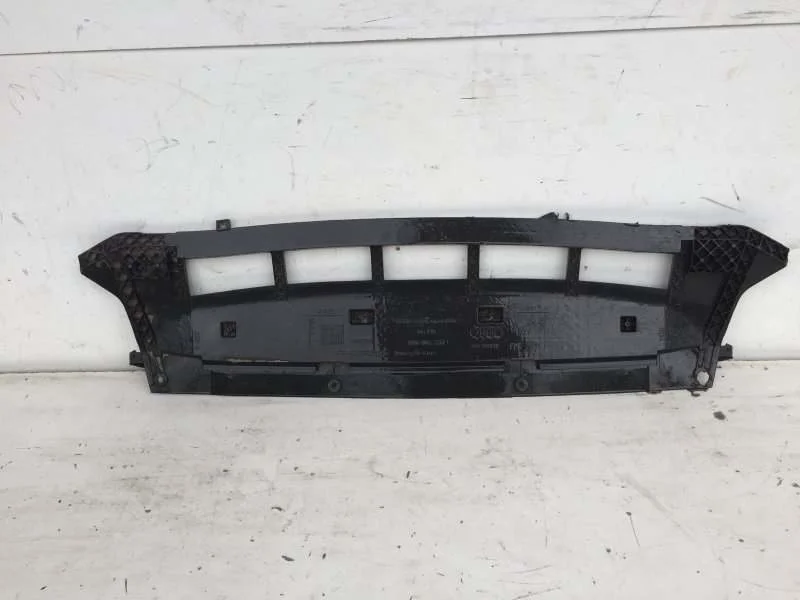 Пыльник бампера Audi Q5 2008-2017 8R0807233C 8R, передний