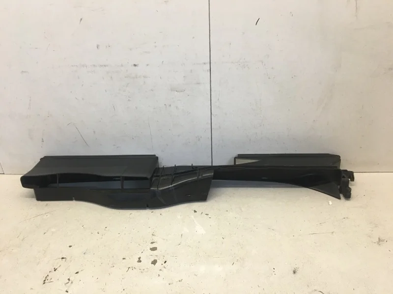 Воздухозаборник Skoda Octavia 2013-2020 5Q0129254B A7, передний