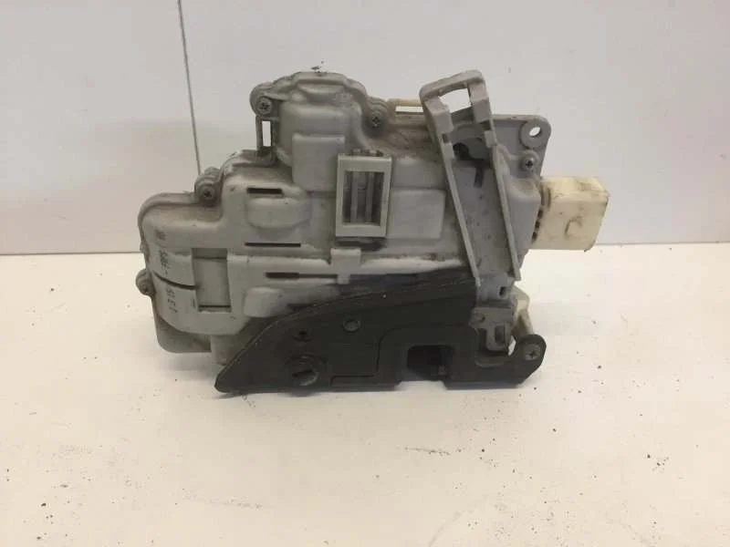 Замок двери Audi A3 2003-2013 4F0839015 8P, задний левый