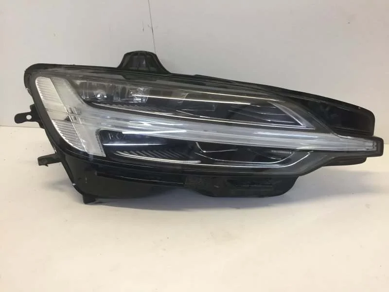Фара Volvo S60 2022 32314179 2, передняя правая