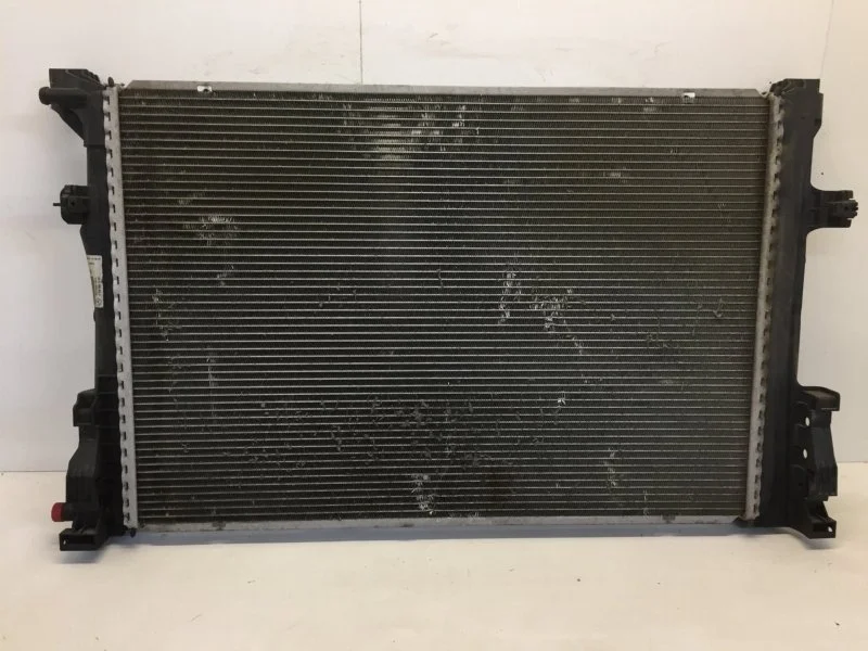 Радиатор двигателя Mercedes-Benz A-klasse 2012-2018 A2465001303 W176, передний