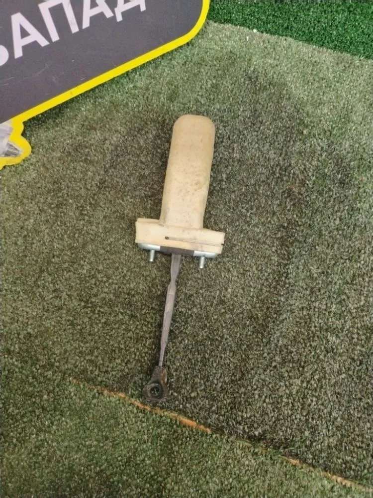 Ограничитель двери Lexus LX 2017 6861060131 VDJ201 1VDFTV, правый