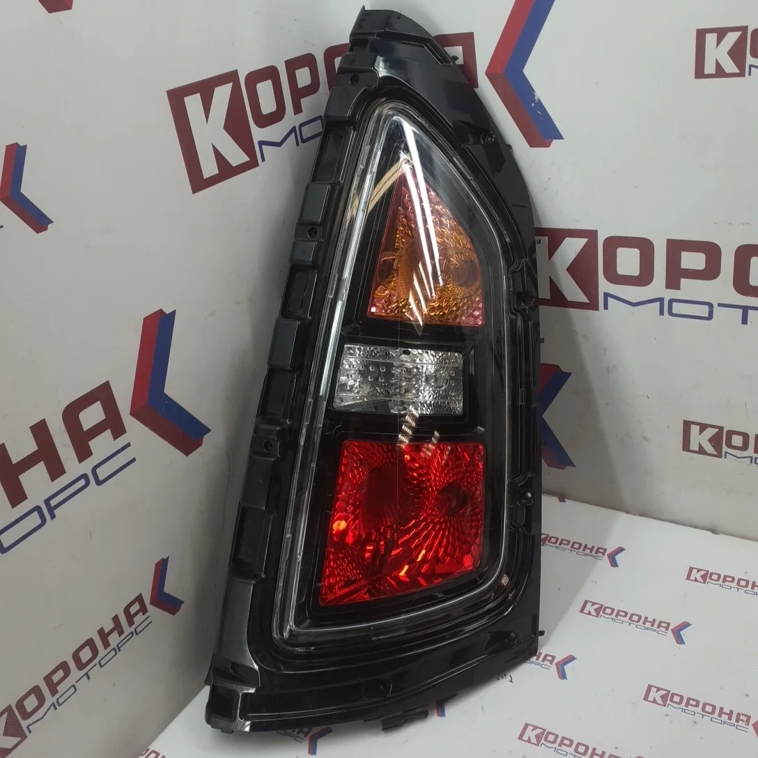 Фонарь задний правый 2008-2011 Уценка потертости царапины дефект