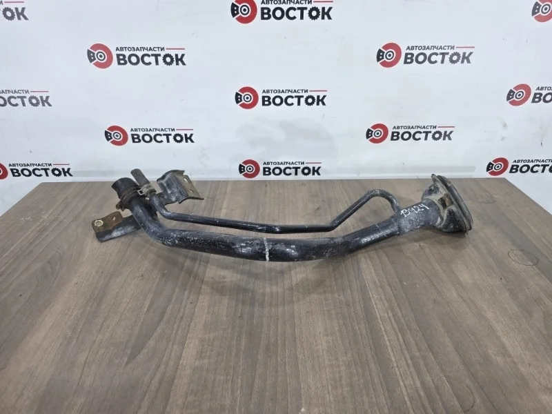 Горловина топливного бака NISSAN ALMERA 2000-2006 172215M501 N16E QG15DE QG16DE QG18DE