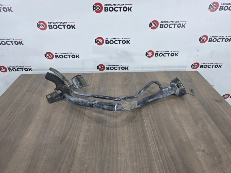 Горловина топливного бака NISSAN ALMERA 2000-2006 172215M501 N16E QG15DE QG16DE QG18DE