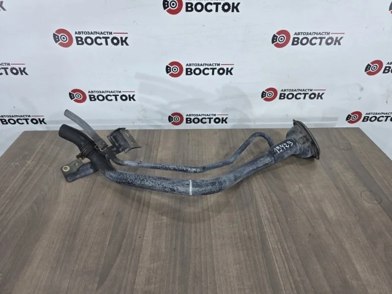 Горловина топливного бака NISSAN ALMERA 2000-2006 172215M501 N16E QG15DE QG16DE QG18DE