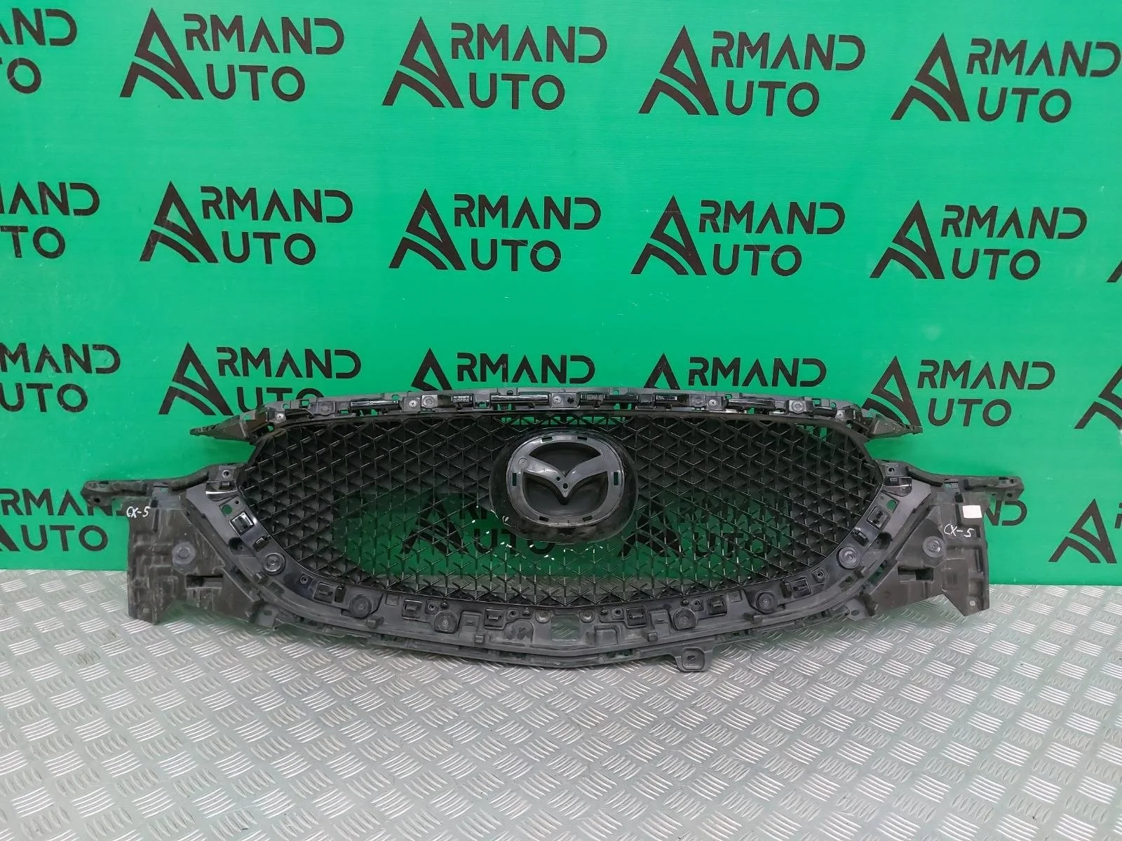 Решетка радиатора Mazda CX-5 2017-нв