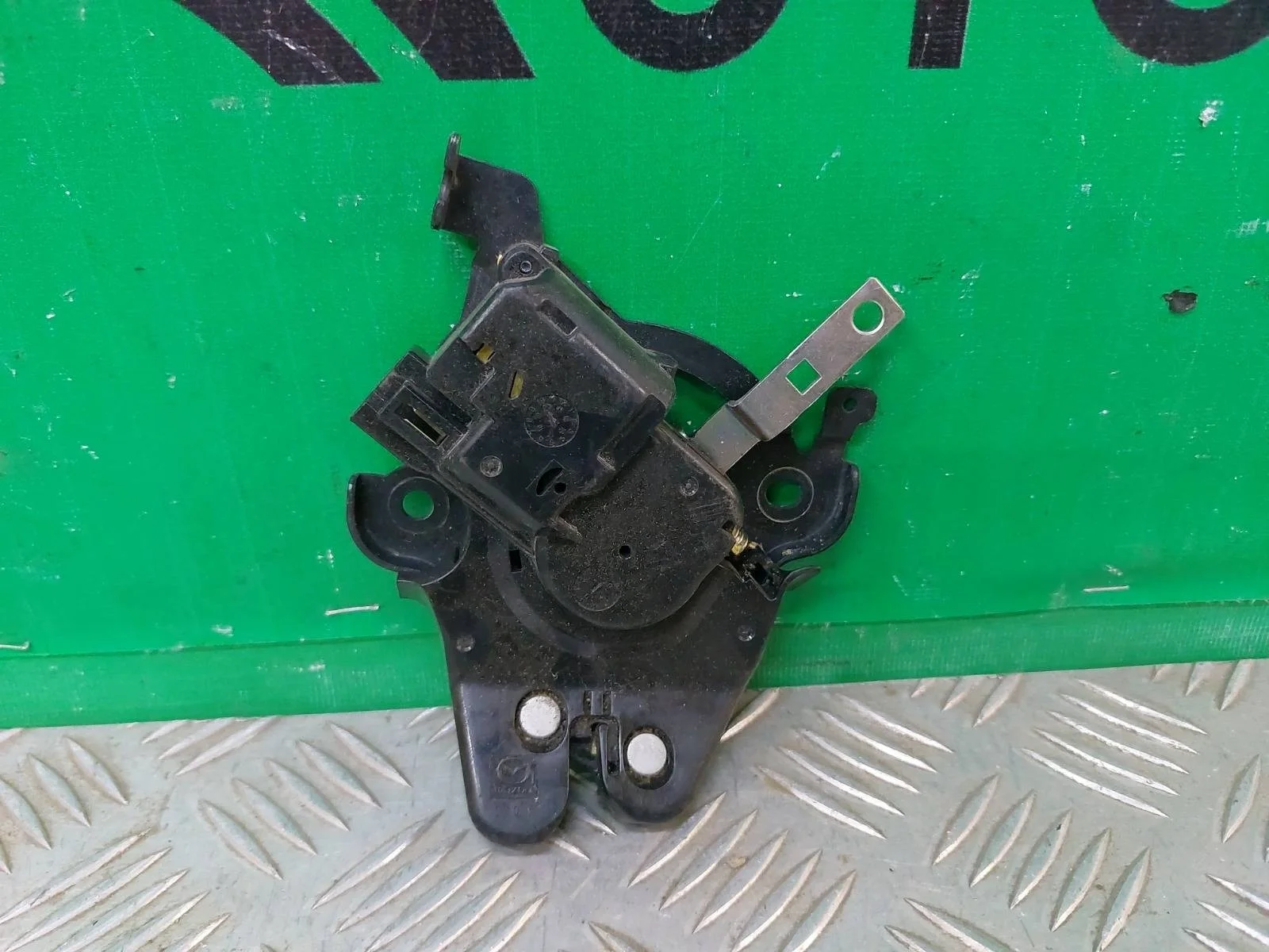 Замок крышки багажника Mazda 6 2012-нв 3 GJ