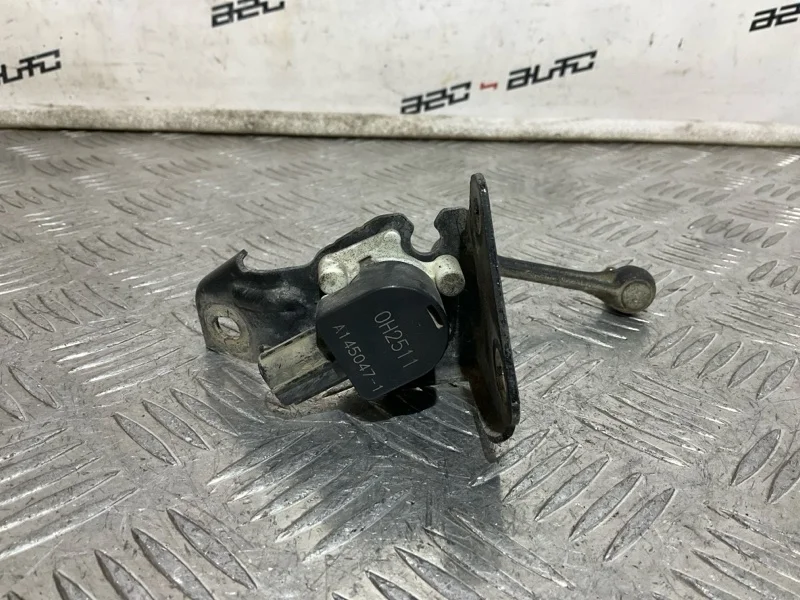 Датчик положения кузова Mitsubishi ASX 2010 8651A095, передний