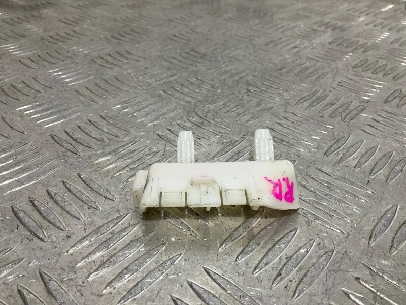 Крепление бампера Nissan Qashqai 2007 85226JD00A J10, заднее правое