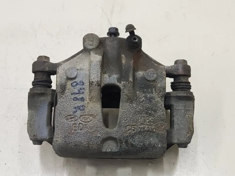 Суппорт тормозной передний правый Kia Ceed 1 ED