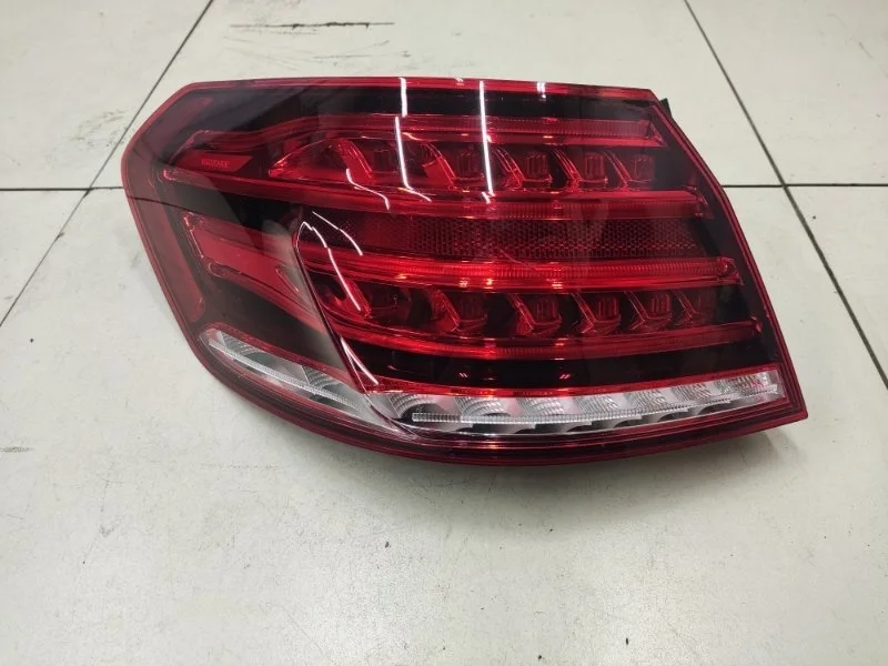 Фонарь задний левый Mercedes-Benz E-class W212